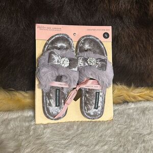 Pretty You London slippers S/5-6 (5475) NWT